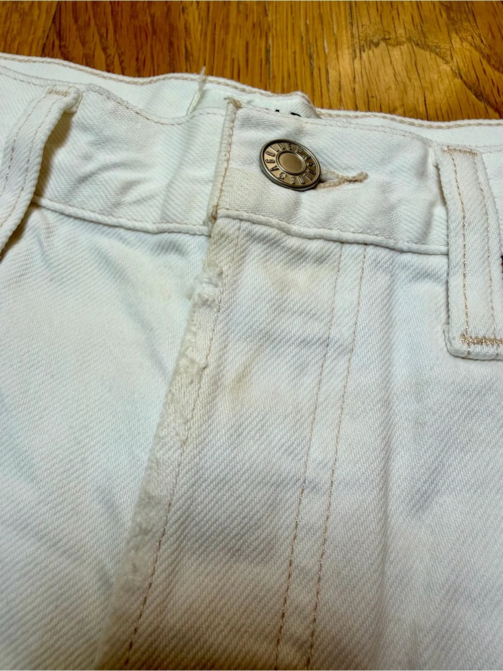 AGOLDE Parker Long Shorts Panna Cotta White 27 — only worn twice!